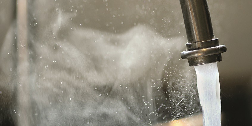 Cómo tener agua caliente en un grifo con una única toma de agua fría, por  ejemplo, en un garaje